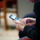 Сыктывкарец «одолжил» телефон у посетителя бара и пропал Сыктывкарец «одолжил» телефон у посетителя бара и пропал